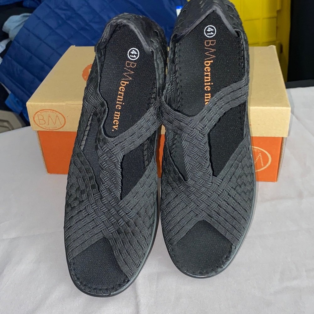 NEW IN BOX Bernie Mev Yvonne Black Woven Peep-Toe Wedge ShoesWo size 10(EU41) - Picture 5 of 10
